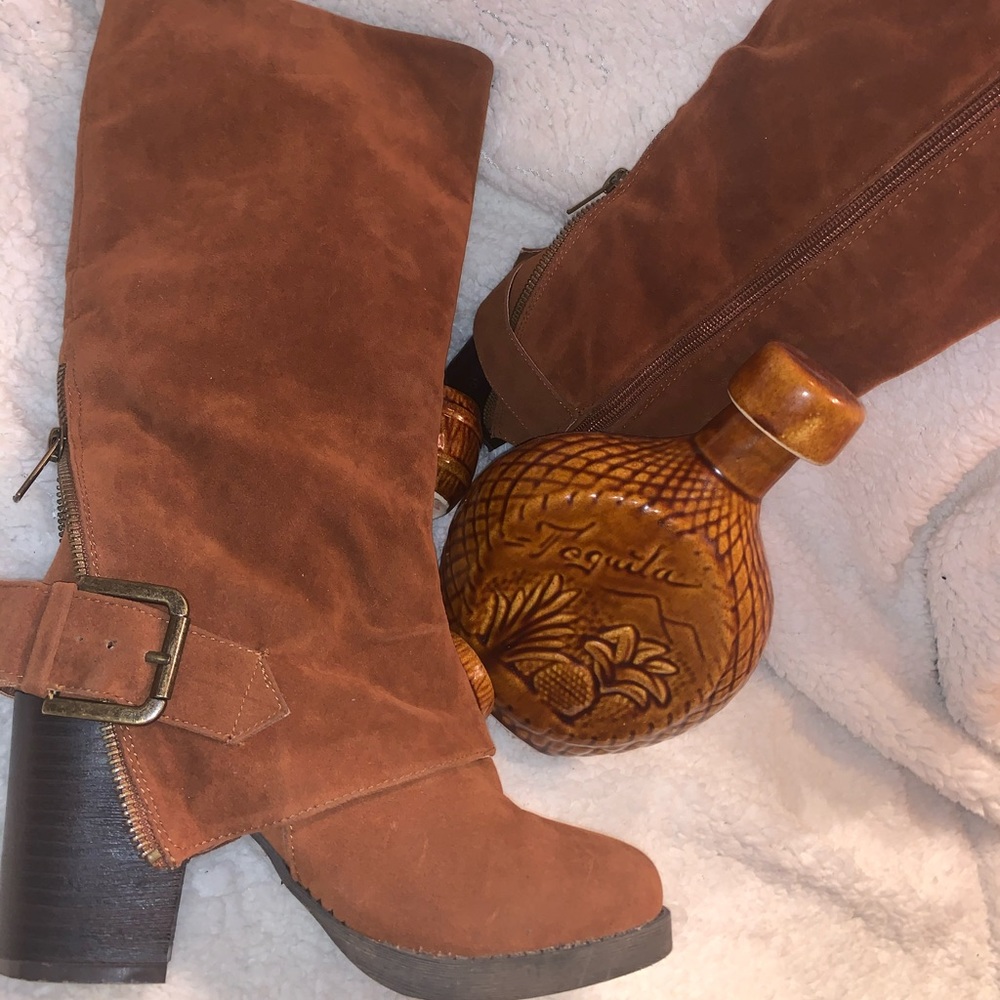 Size 6.5 qupid  brow Leather  boots